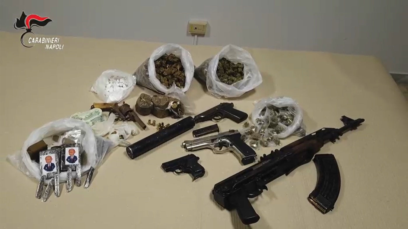 Estorsioni e droga ad Afragola, blitz contro i “Panzarottari”: 26 misure cautelari