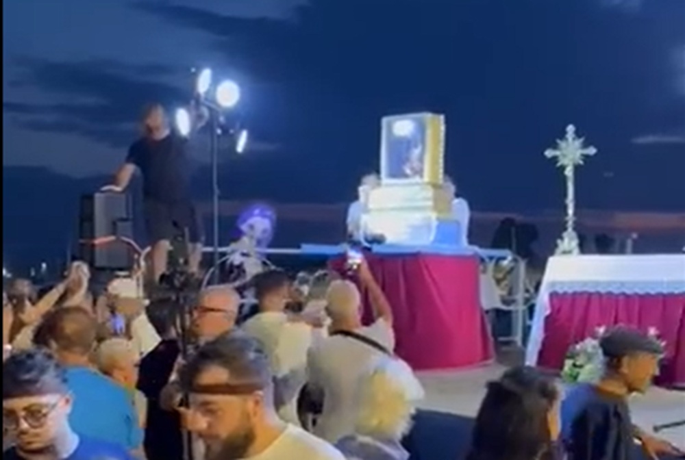 Torre Annunziata, la Madonna della Neve torna in Basilica dopo la traversata a mare