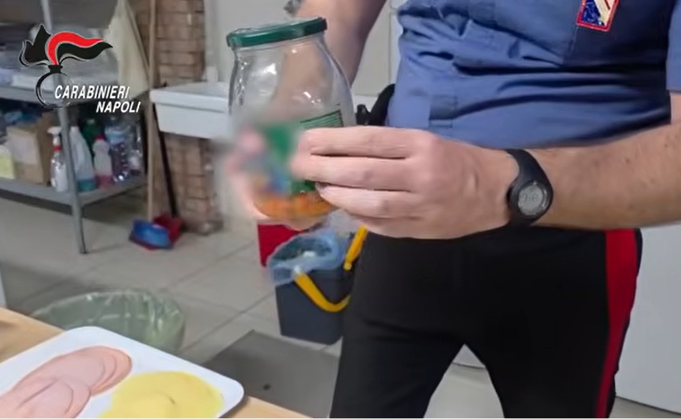 Caivano, controlli in comunità per minore: insetti e vermi negli alimenti