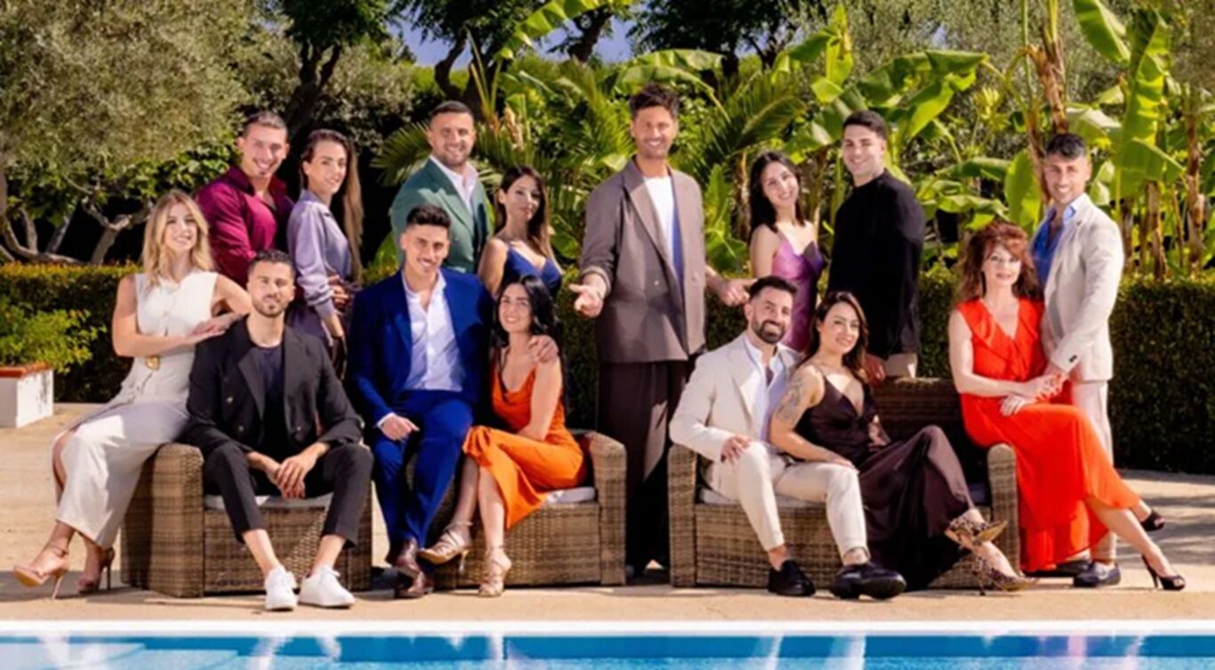 Temptation Island, ex gieffina stronca i fidanzati: "Uomini di dubbia sessualità e gesti aggressivi"