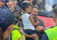 Allen ritrovato, il vigile del fuoco della foto iconica: "Giornata che ripaga momenti difficili"