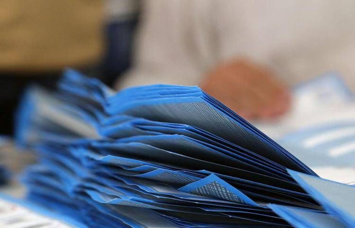 Sondaggio politico, Fratelli d'Italia cresce con Pd e M5S