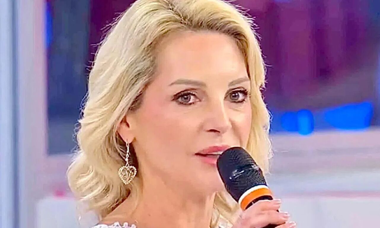 Uomini e Donne, Isabella vuota il sacco: "Chi è il cavaliere che mi aveva consigliato di chiedere 500€ per un'intervista"