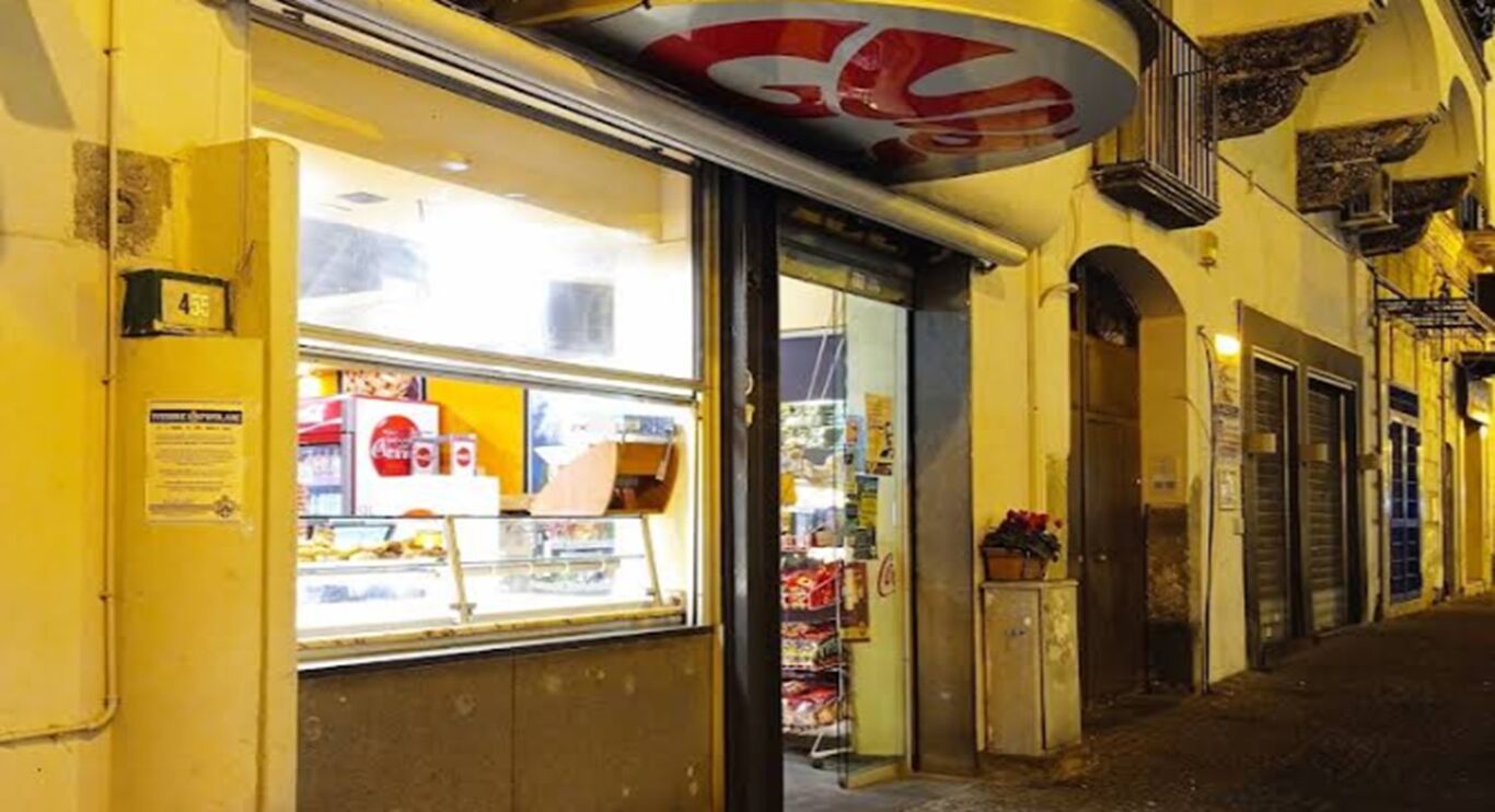 Torre Annunziata - Furto lampo in pieno centro: svaligiato panificio