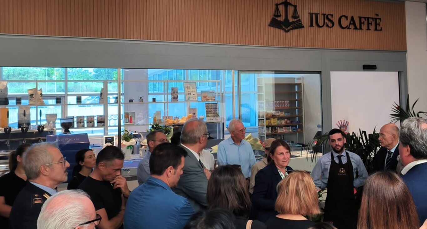 Torre Annunziata - Dopo un lungo iter amministrativo, riapre il bar all'interno del Tribunale