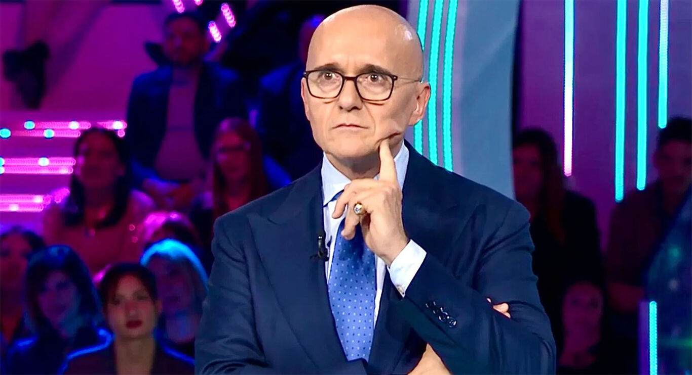 Il Grande Fratello "Super Vip" di Signorini probabilmente non si farà: il retroscena