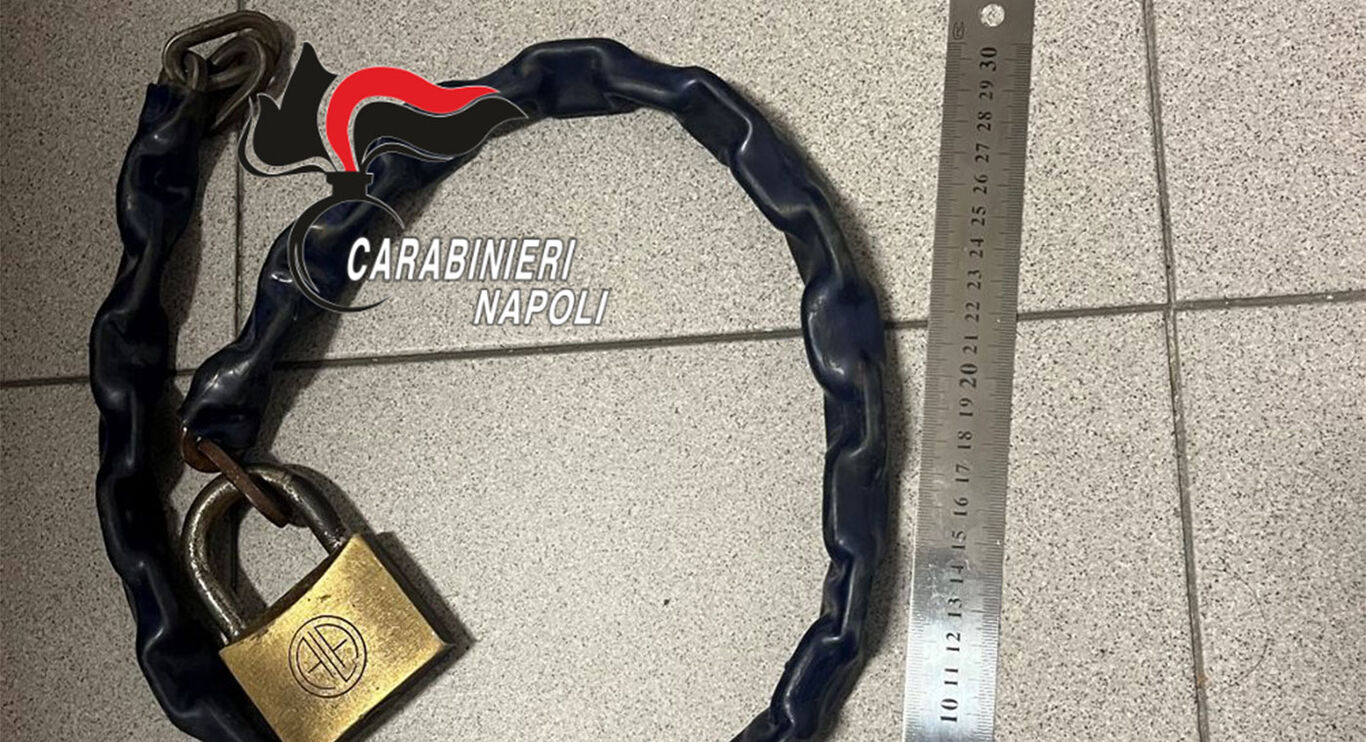 Torre del Greco - Minaccia la moglie con una catena per avere denaro: arrestato