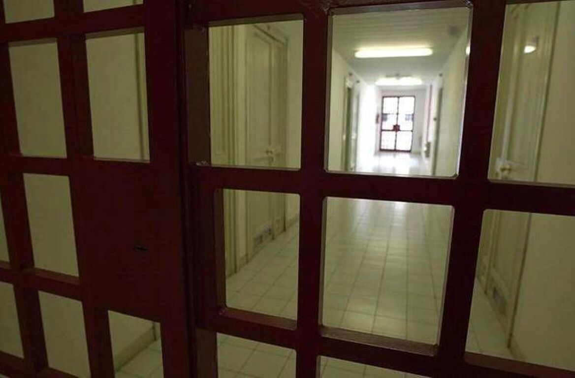 Prato, detenuto trovato morto in isolamento: disposta autopsia