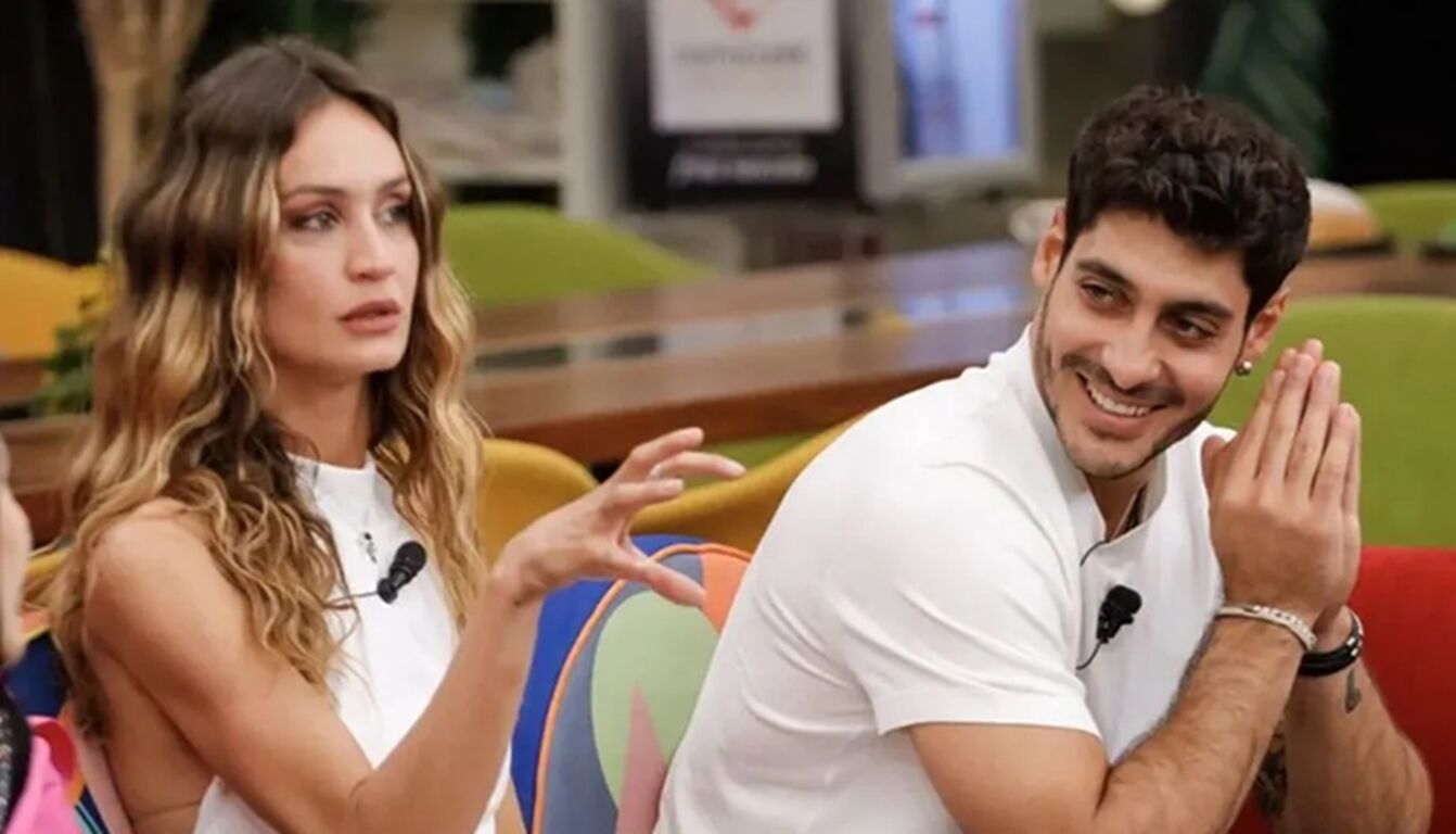 Grande Fratello, Helena rompe il silenzio sulla presunta gravidanza. Poi fa una precisazione