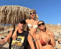 Aurora Ramazzotti in vacanza con Michelle e Eros: "Questione di famiglia"