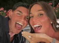 Paola Di Benedetto si sposa, "mille volte sì" alla proposta di Raoul Bellanova