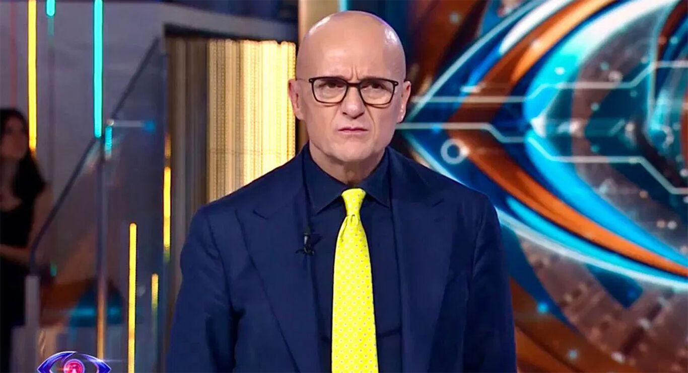 Grande Fratello, ex concorrente (squalificato) lancia un appello a Signorini: "Ha bisogno di me"