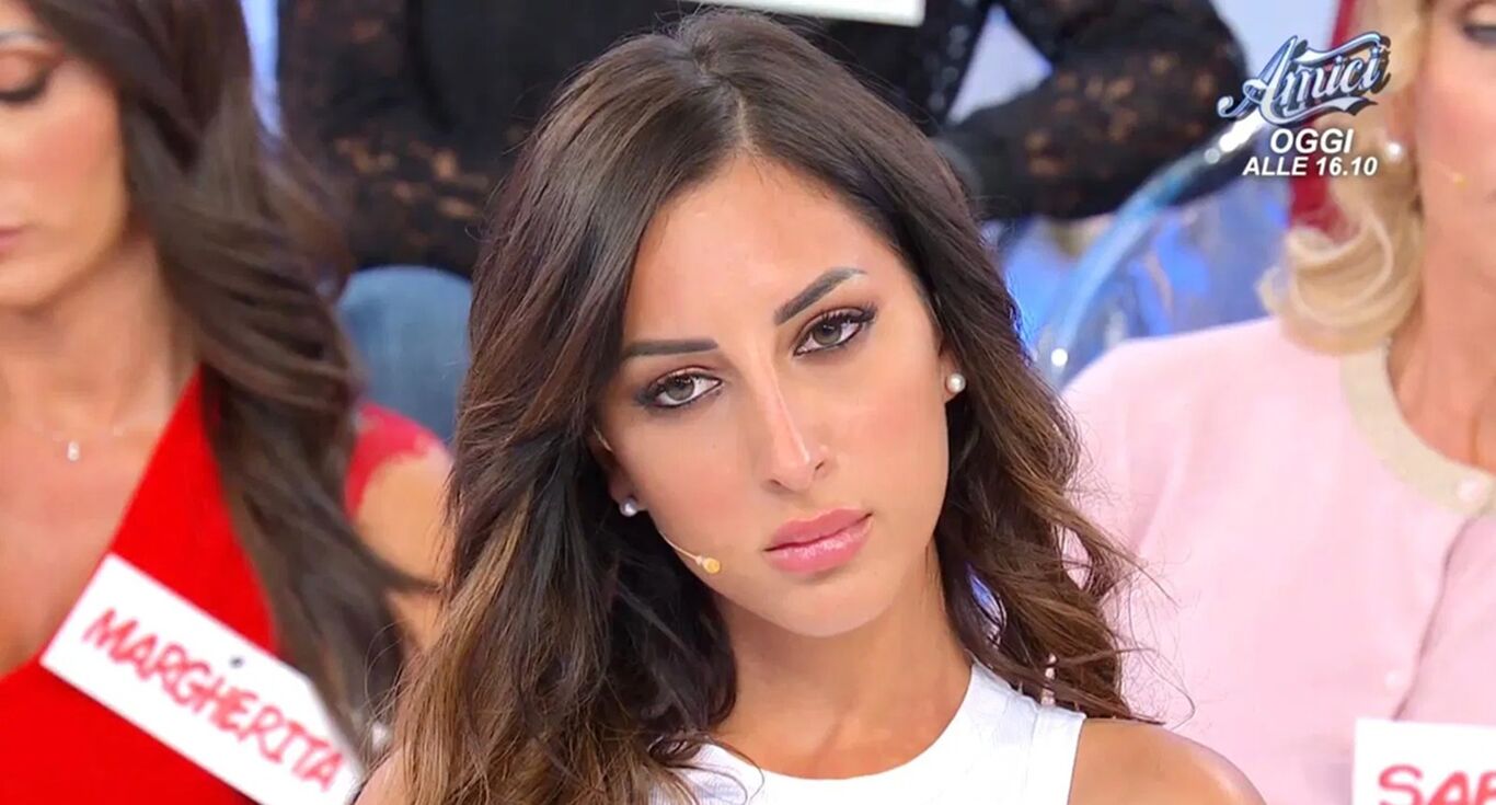 Uomini e Donne, guerra social tra Francesca Sorrentino e un ex corteggiatore: accuse e minacce legali