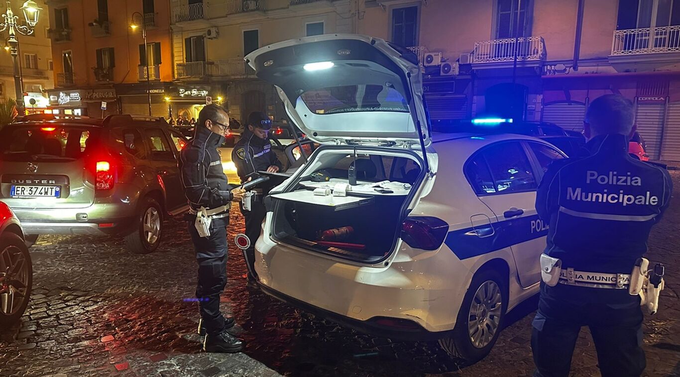 Castellammare di Stabia - Bici elettriche in Villa Comunale: intensificati i controlli della Polizia Municipale