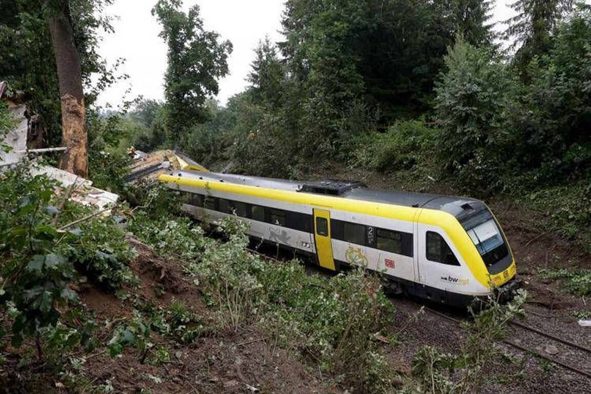 Treno deraglia in Germania, si temono diversi morti