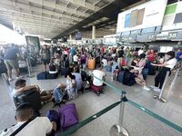 Catania, incendio nei pressi dell'aeroporto: stop ai voli