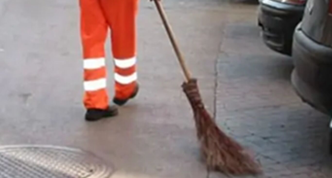 Torre del Greco - Avviso pubblico per l'assunzione di 20 operatori ecologici e 5 autisti