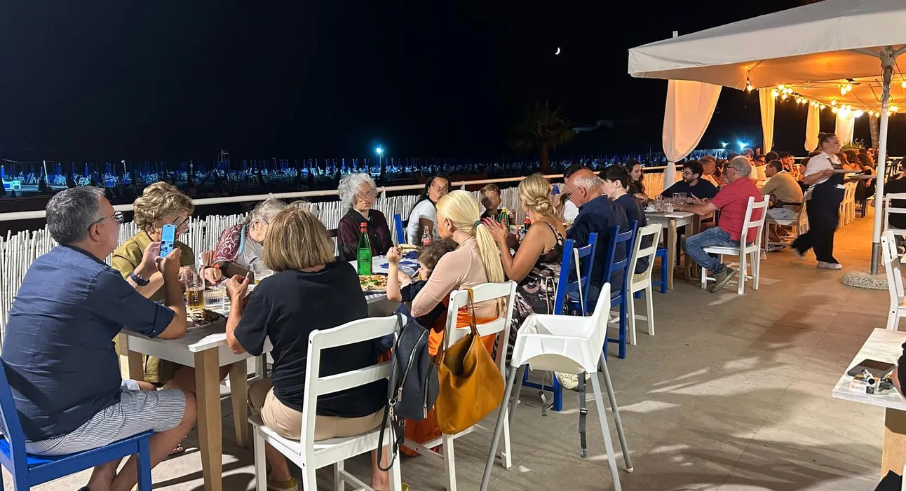 Torre Annunziata - Gusto, Mare e Panorama: la nuova Pizzeria del Lido Azzurro