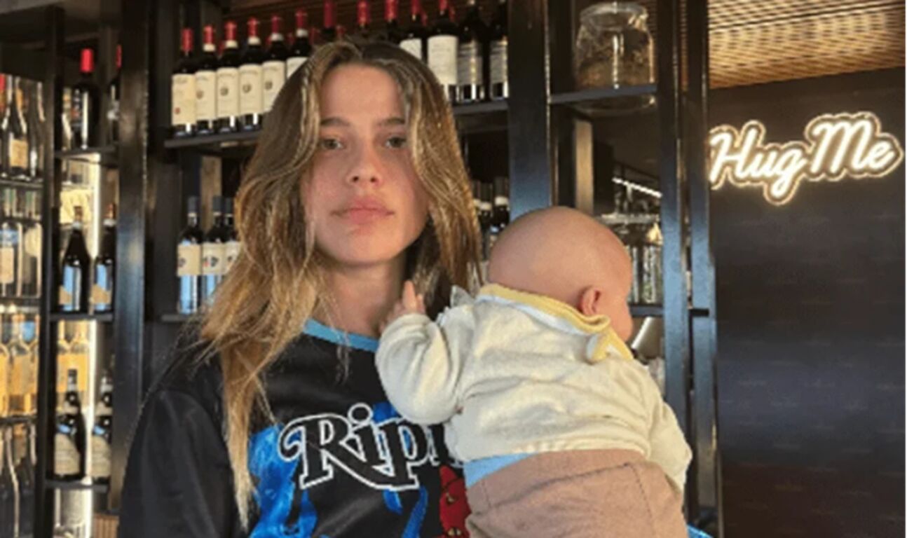 Ultimo, il figlio Enea compie 8 mesi. La dedica di Jacqueline: "Amo essere la tua mamma"