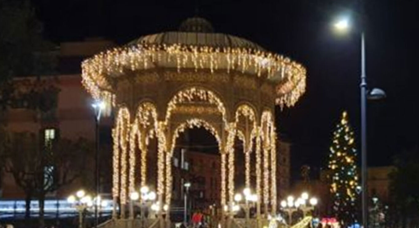 Castellammare guarda già al Natale. Pubblicato il bando per le luminarie natalizie