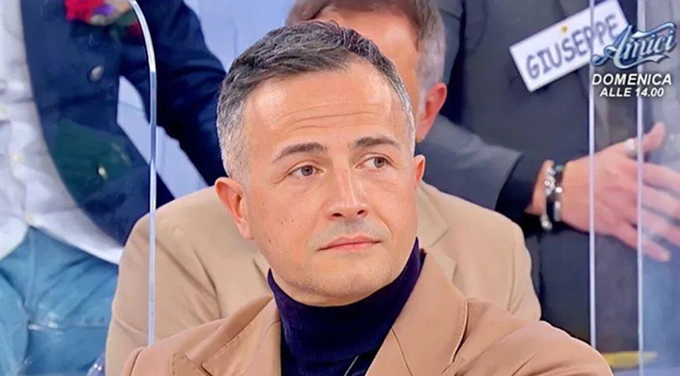 Uomini e Donne, paura per Riccardo Guarnieri: l'ex cavaliere finisce in ospedale. Cos'è successo e come sta