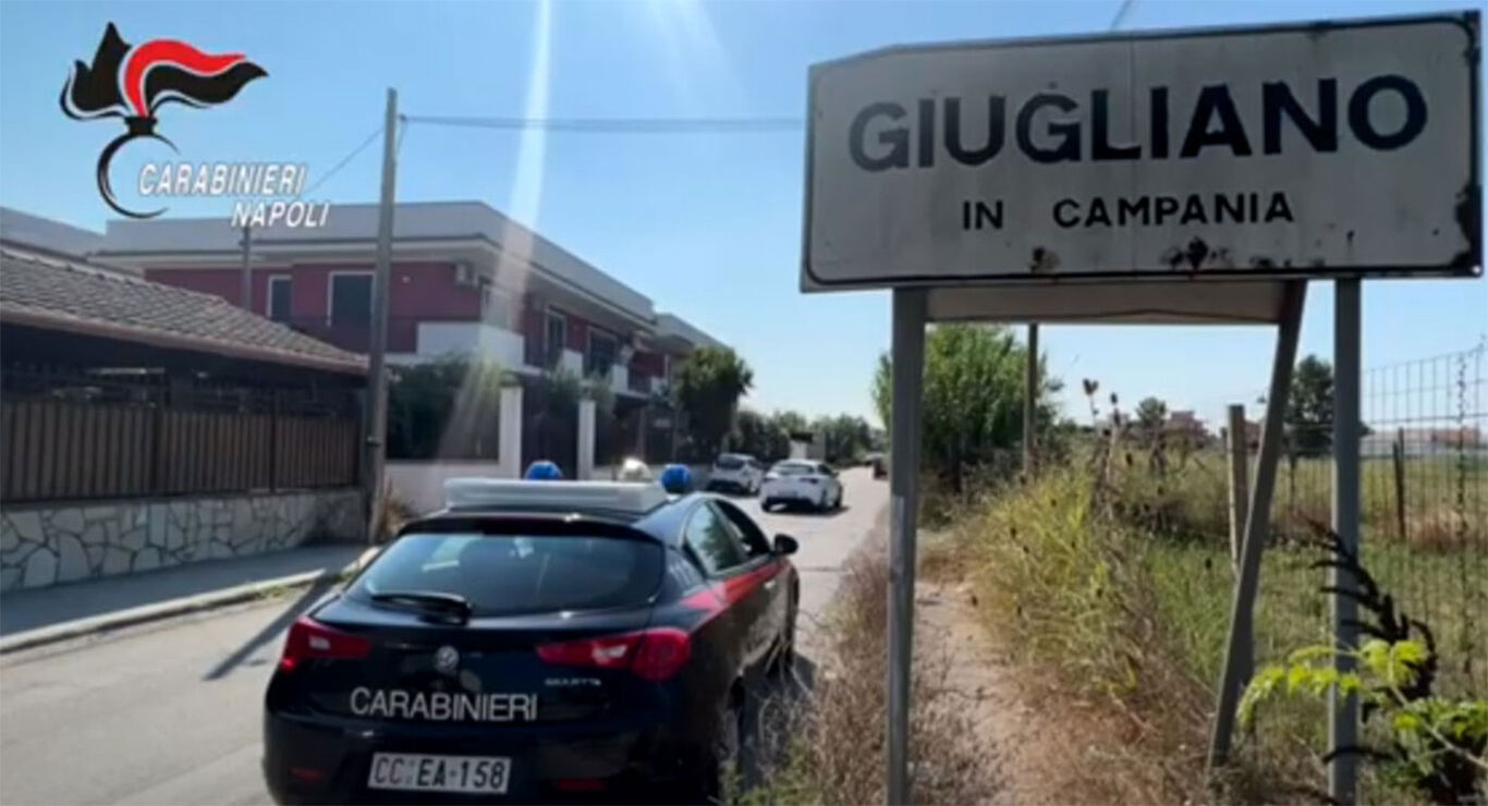 Giugliano - Innesta la sirena per farsi largo tra le auto: denunciato 34enne in stato di ebrezza