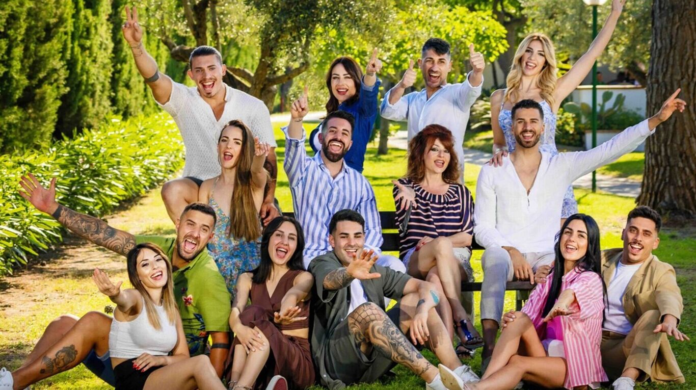Temptation Island, cosa c'è dietro il "blackout" social dei protagonisti: il retroscena