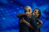 Barack Obama compie 64 anni, Michelle: "Sei ancora il più figo che conosco"
