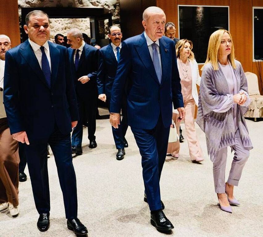 Migranti, Meloni a Istanbul con Erdogan e Dbeibah: "Più cooperazione e sostegno a Libia"