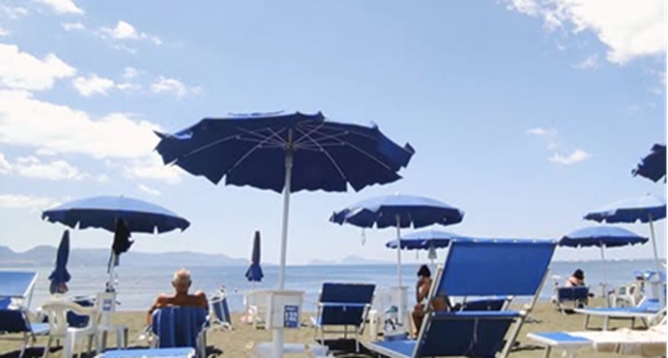 Torre Annunziata - Dramma al Lido Azzurro: muore 78enne colto da malore