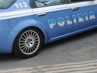 Roma, entra in un bar e spara colpi di pistola: tre feriti