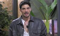 Grande Fratello, Lorenzo Spolverato avvistato in Sicilia la nuova fiamma. E la mamma di lei approva
