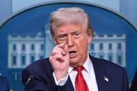 Trump, l'incontro con Putin e la gaffe: "Venerdì vado in Russia"