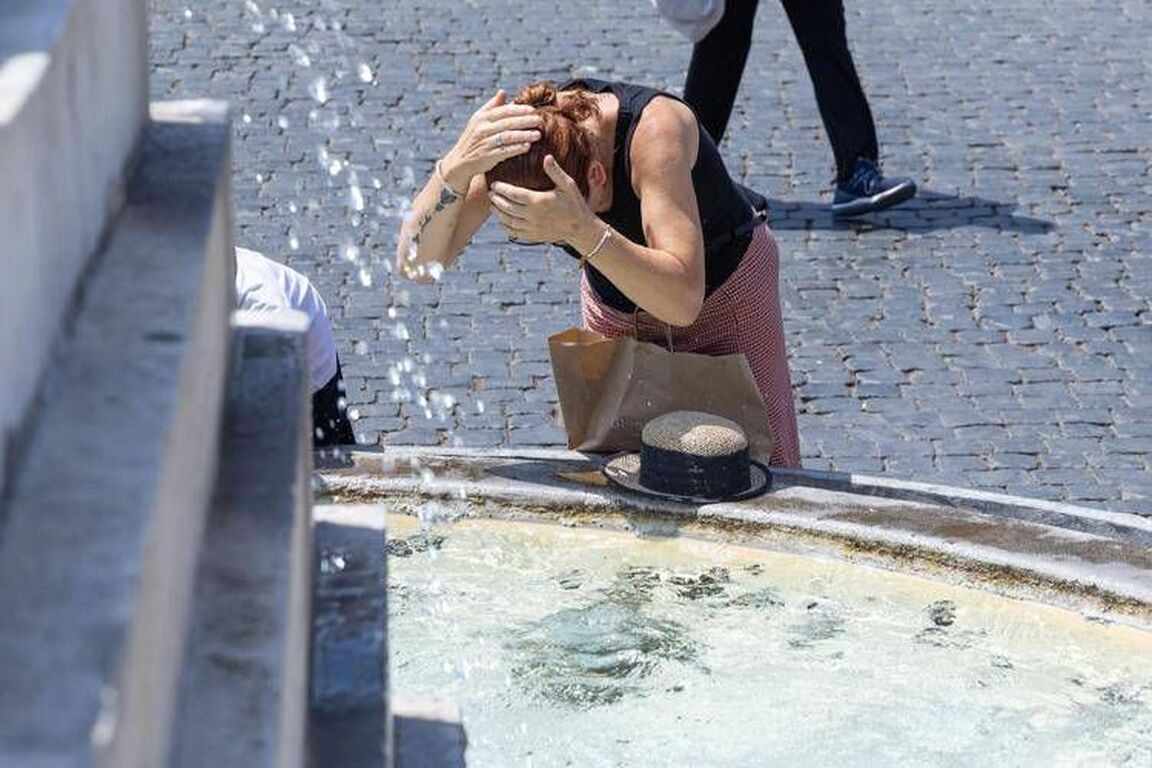 Italia nella morsa del caldo, sale l'allerta afa: oggi 11 bollini rossi