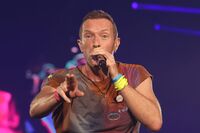 Chris Martin a sorpresa in un pub di provincia improvvisa concerto: fan scatenati