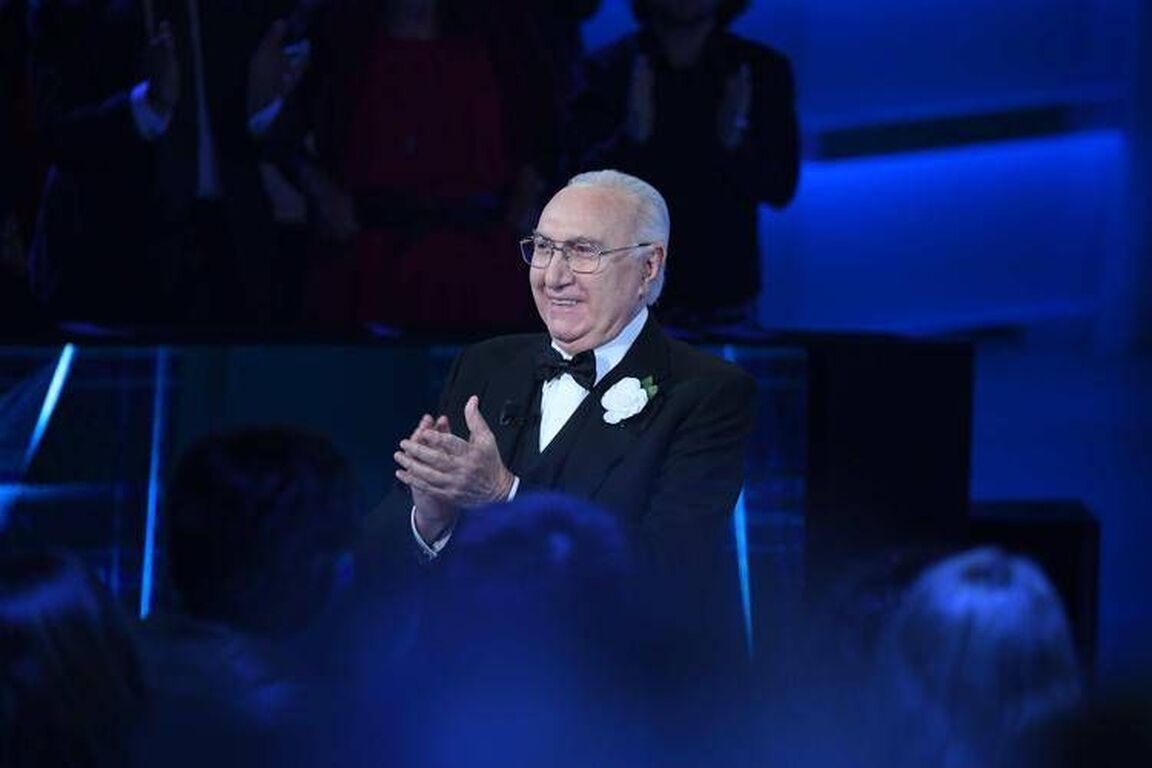 "Addio al più grande", da Bruno Vespa a Simona Ventura: la tv saluta Pippo Baudo