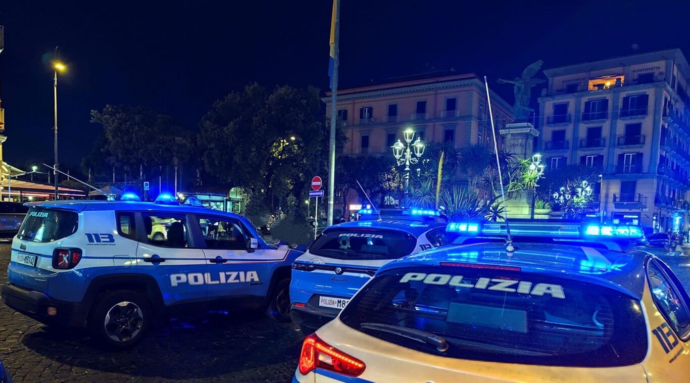 Castellammare -  Controlli in mare: 8 denunciati dopo fuga e minacce agli agenti