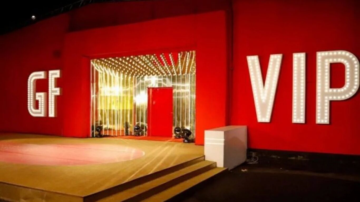 Grande Fratello, "Dopo il reality vivi di social grazie a 100 fanatici e migliaia di fake”: parla un ex vippone