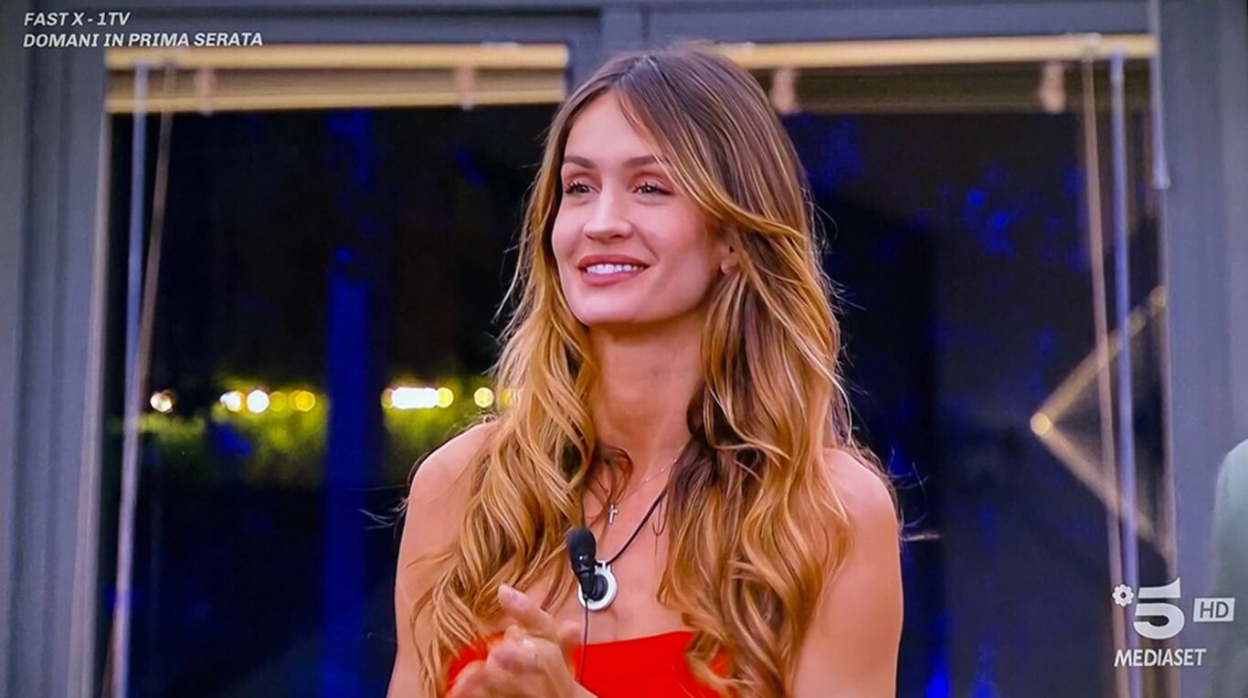 Grande Fratello, Helena Prestes sparisce dai social: ecco cosa sta succedendo