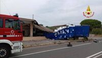 Tir sfonda un caseificio dopo lo scontro con un'auto: un morto e due feriti a Capalbio