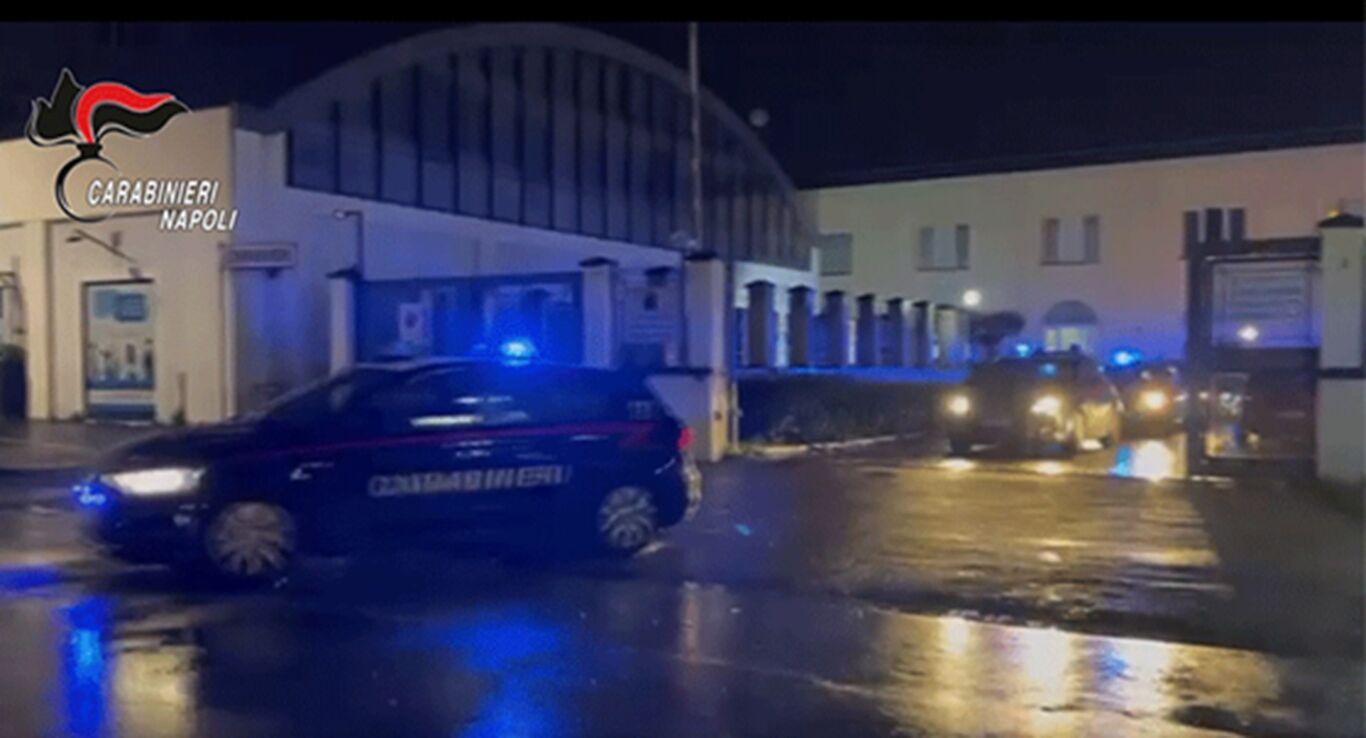 Castellammare di Stabia - 23enne arrestato con pistola clandestina in auto