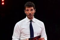 Il legale di Stefano De Martino sui video hot: "Come sta? Chiunque sarebbe offeso e triste"