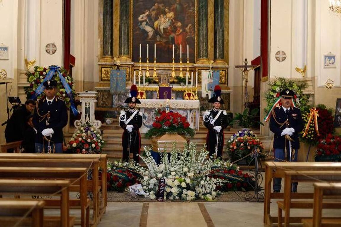 Pippo Baudo, alle 16 i funerali. Padre spirituale: "Ultime settimane di grande sofferenza"