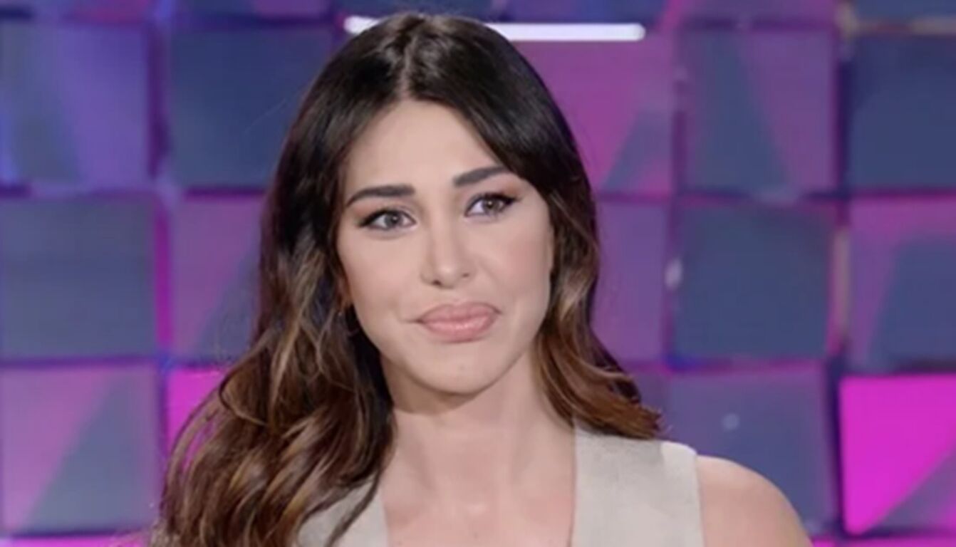 Belen Rodriguez coinvolta in una lite in un ristorante: "Ci tirava le patatine in faccia!" (Video)