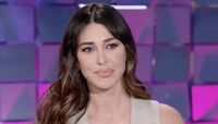 Belen Rodriguez coinvolta in una lite in un ristorante: "Ci tirava le patatine in faccia!" (Video)