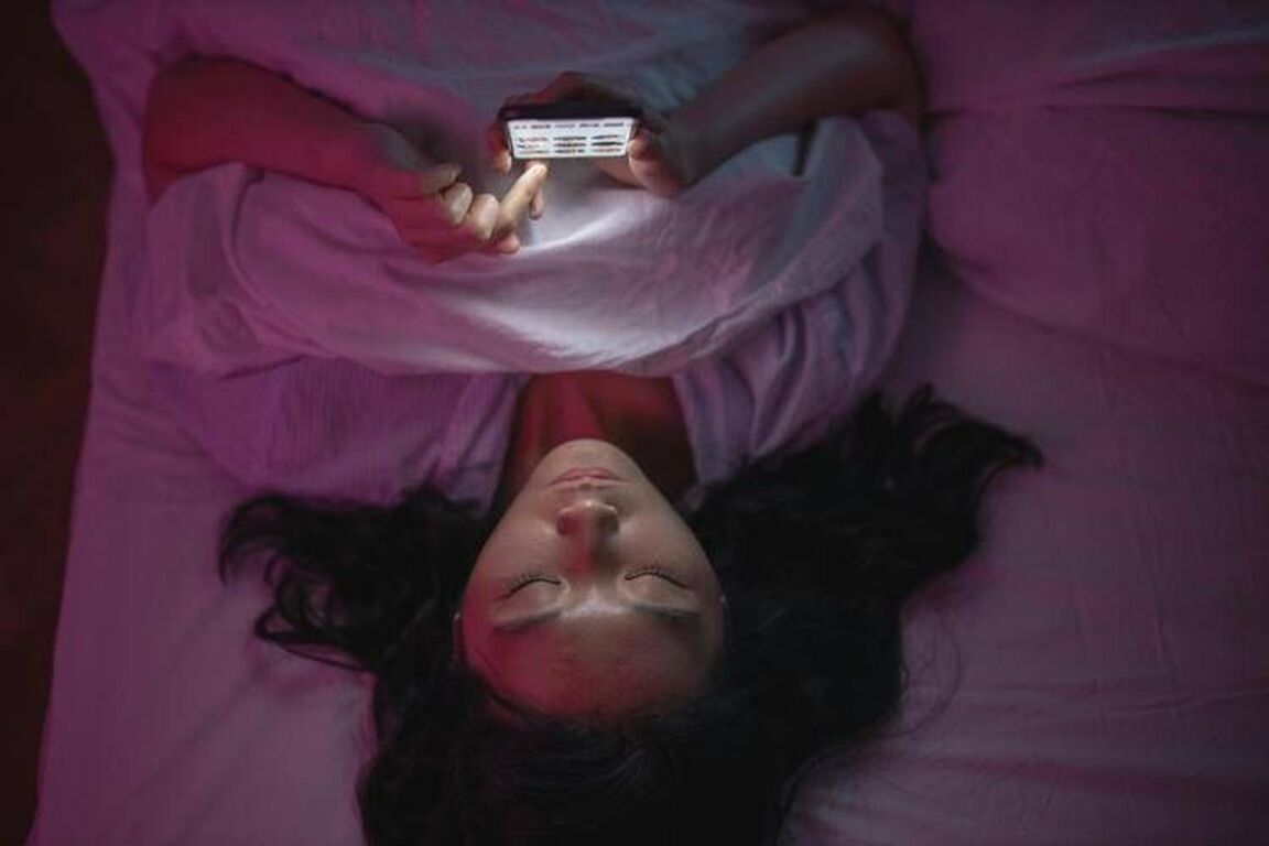 Una città 'spegne' gli smartphone: "Meno schermo, più riposo"