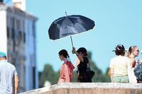 Diego Borella morto sul set di Emily in Paris a Venezia, era l'assistente alla regia