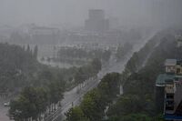 Vietnam, tifone Kajiki si avvicina alla costa: evacuate oltre 325mila persone