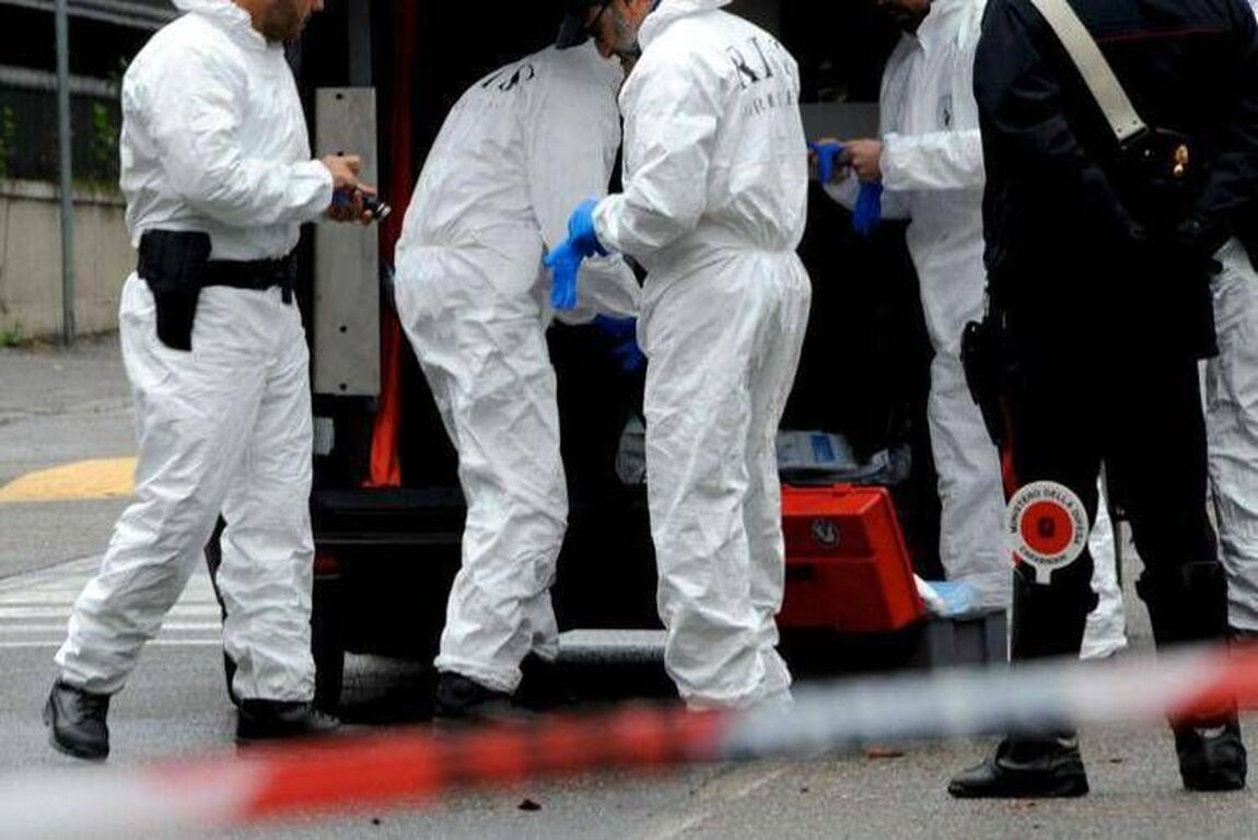 Teramo, 27enne trovato morto davanti a pc: indossava maschera antigas