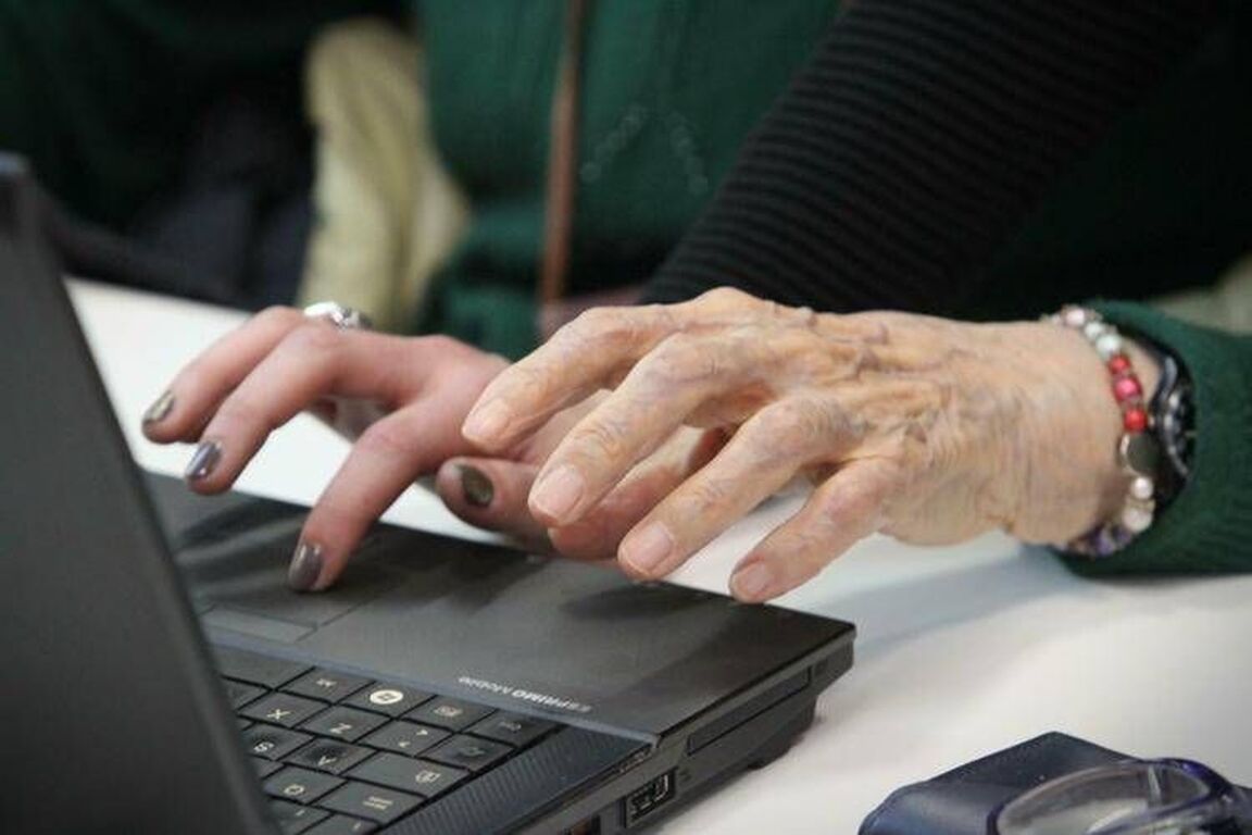 Foto 'rubate' su forum sessista, da Meloni a Schlein nessuna donna politica risparmiata